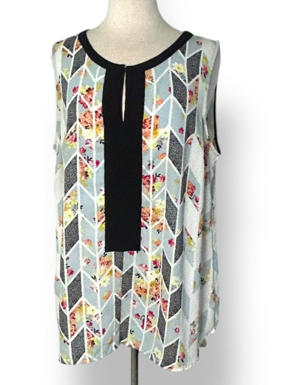Cabi Sleeveless Grosgrain Ribbon Chevron Floral Blouse Top Keyhole Front Sz L